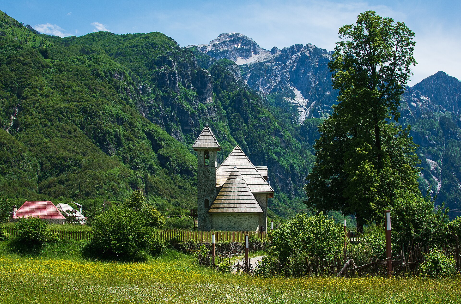 Në Alpet Shqiptare