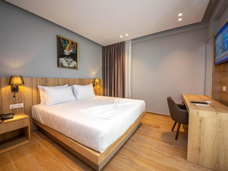 Azure Inn Hotel — Sarandë