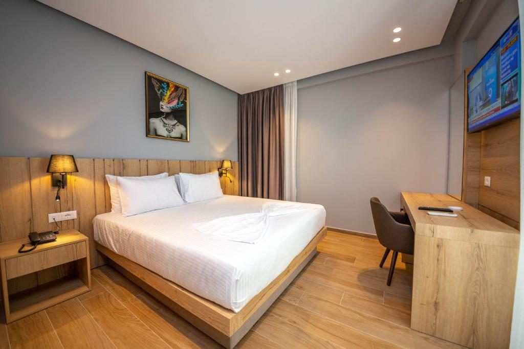 Azure Inn Hotel — Sarandë