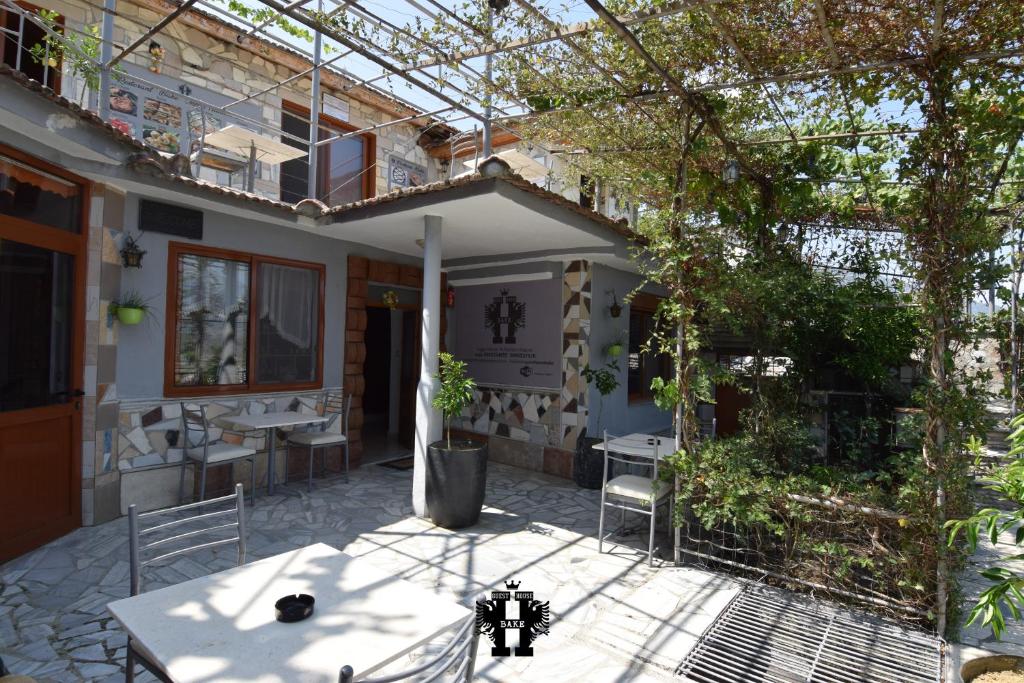 Guest House Bake — Gjirokastër