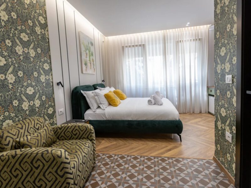Hotel Theatro — Tirana