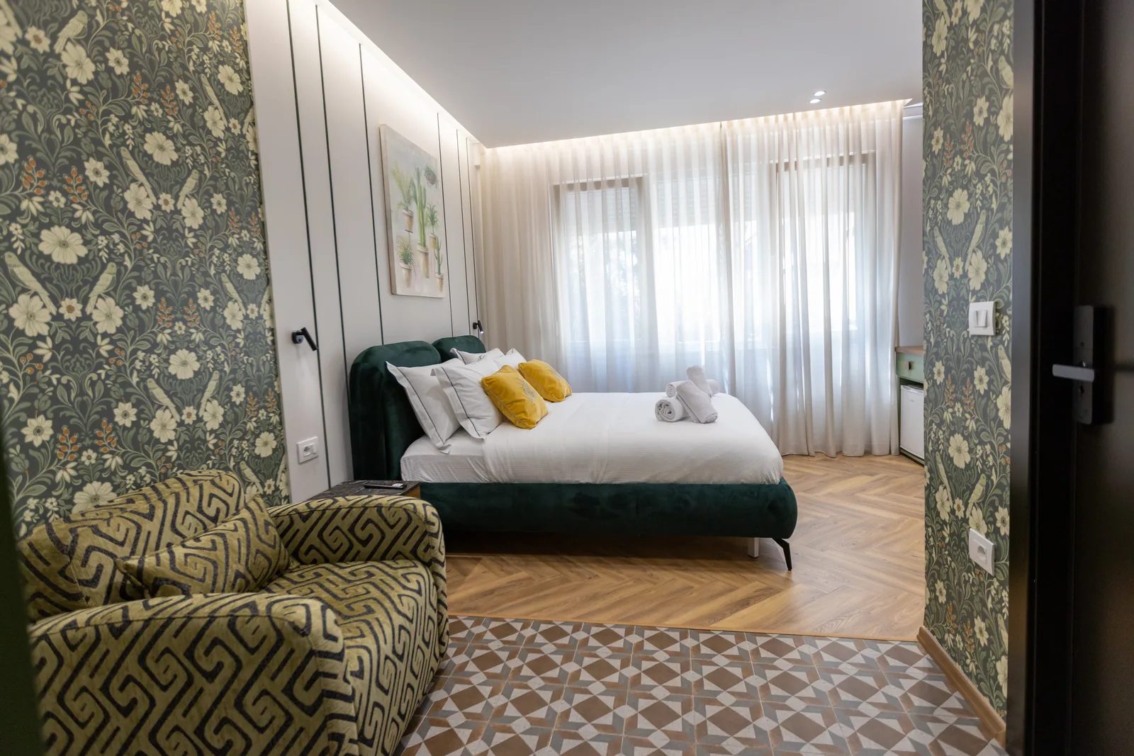 Hotel Theatro — Tirana